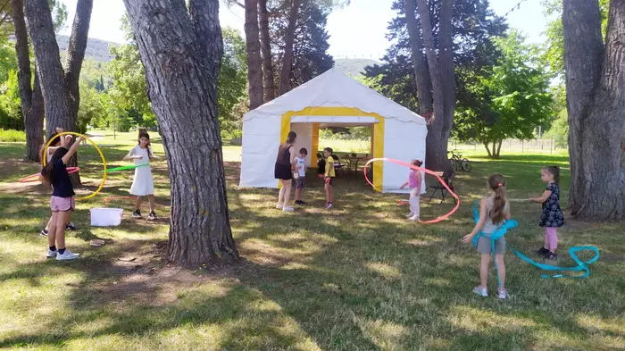 De nombreuses activitÃ©s ont Ã©tÃ© proposÃ©es dans le cadre de lâ€™action Â« Ã‰cole sous les arbres Â»