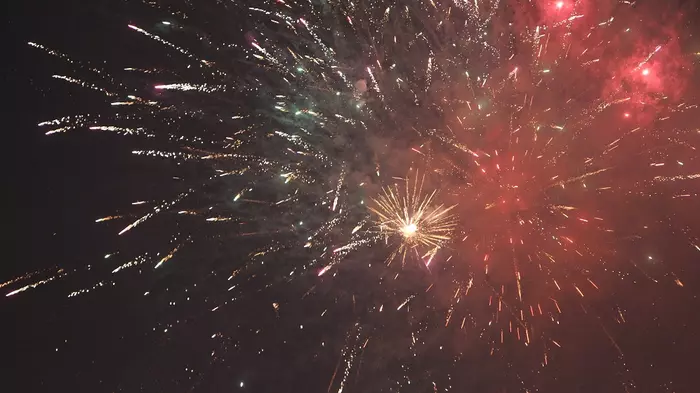 Retraite aux flambeaux, spectacle féerique eau et feu d'artifice 