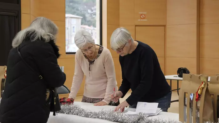 Une distribution de colis de Noël à destination des aînés de la ville 